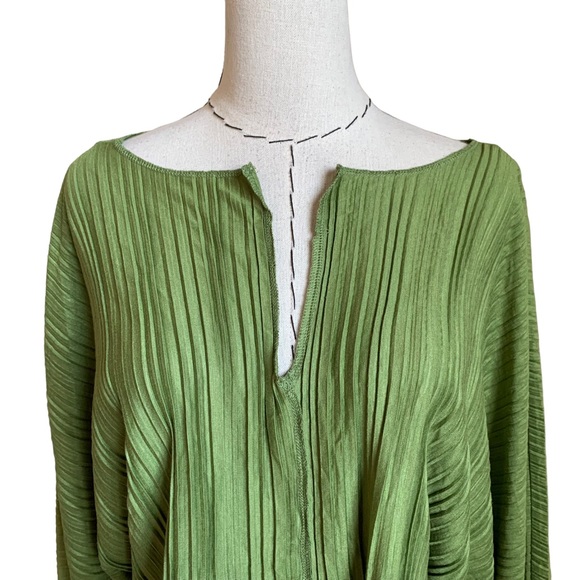 NWT UO Urban Outfitters Pleated Lime Green Cropped Flowy Boxy Top Blouse M - Picture 2 of 6